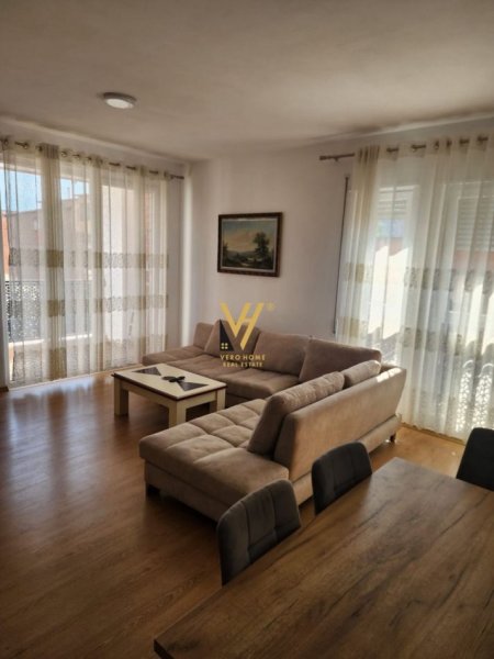 Tirane, jepet me qera apartament 2+1+Ballkon Kati 1, 95 m² 650 € (QSUT)
