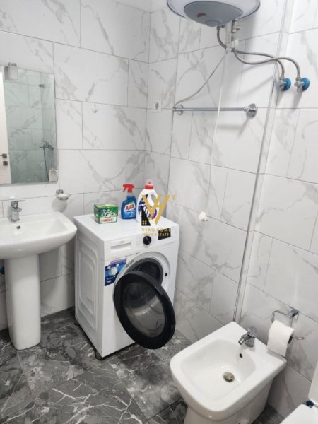 Tirane, jepet me qera apartament 2+1+Ballkon Kati 1, 95 m² 650 € (QSUT)