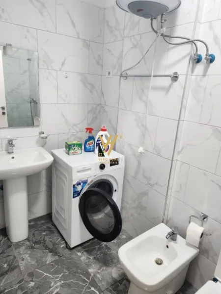 Tirane, jepet me qera apartament 2+1+Ballkon Kati 1, 95 m² 650 € (QSUT)