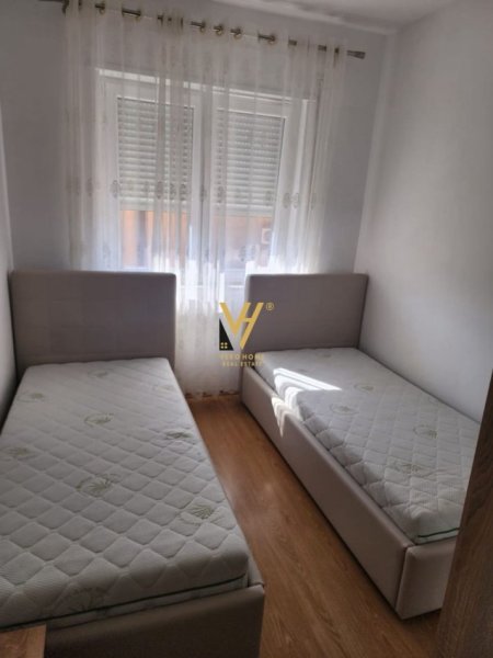 Tirane, jepet me qera apartament 2+1+Ballkon Kati 1, 95 m² 650 € (QSUT)