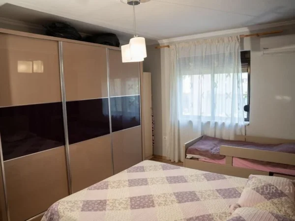 Tirane, jepet me qera apartament 1+1 Kati 3, 80 m² 525 € (Irfan Tomini)