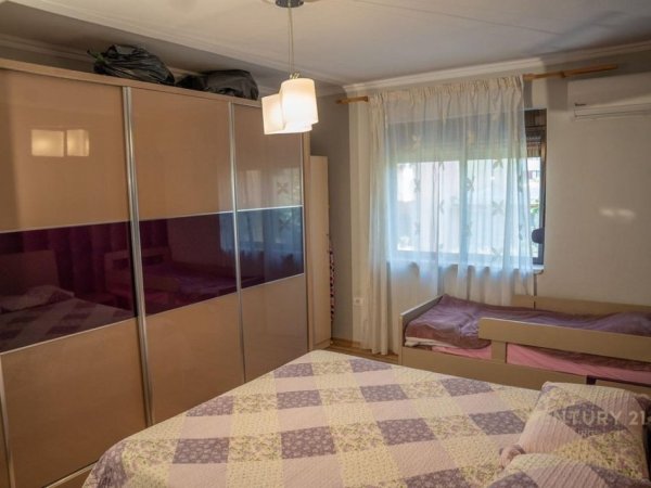 Tirane, jepet me qera apartament 1+1 Kati 3, 80 m² 525 € (Irfan Tomini)