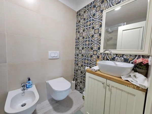 Tirane, jepet me qera apartament 3+1+Ballkon Kati 1, 128 m² 1.000 € (Kodra e Diellit 2)