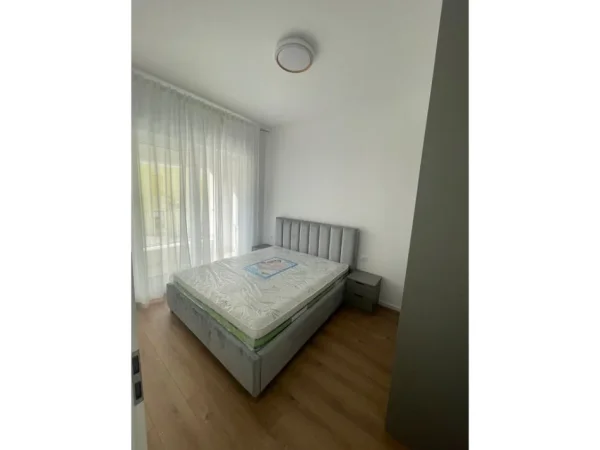 Tirane, jepet me qera apartament 1+1 , 53 m² 450 € (Rezidenca Kaimi)