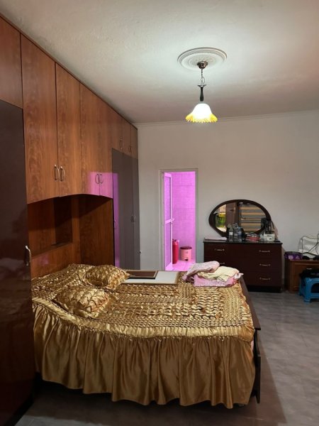 Tirane, jepet me qera apartament 3+1 Kati 2, 140 m² 1.000 € (Don Bosko)