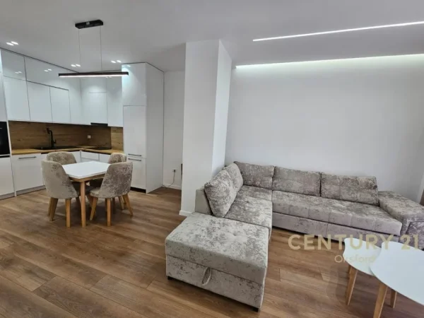 Tirane, jepet me qera apartament 2+1 Kati 4, 101 m² 800 € (Ish Fusha e Aviacionit)