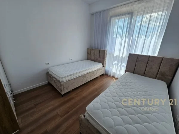Tirane, jepet me qera apartament 2+1 Kati 4, 101 m² 800 € (Ish Fusha e Aviacionit)