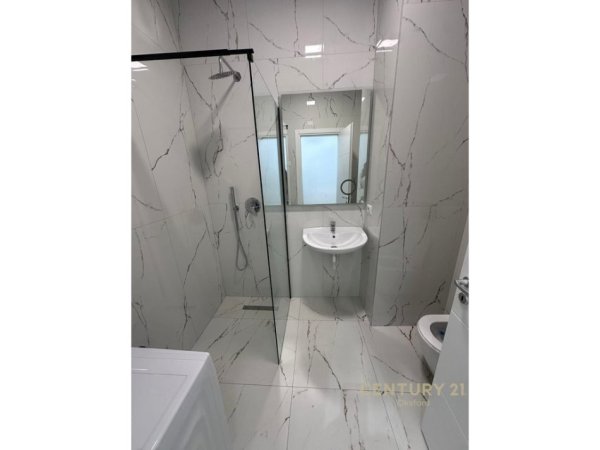 Tirane, jepet me qera apartament 2+1 Kati 4, 101 m² 800 € (Ish Fusha e Aviacionit)