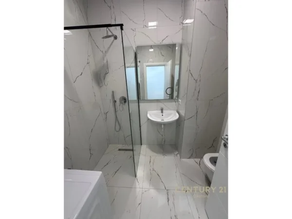 Tirane, jepet me qera apartament 2+1 Kati 4, 101 m² 800 € (Ish Fusha e Aviacionit)