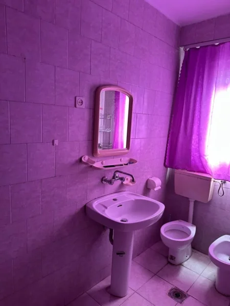 Tirane, jepet me qera apartament 3+1 Kati 2, 140 m² 1.000 € (Don Bosko)