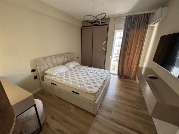 Tirane, jepet me qera apartament 1+1 Kati 7, 75 m² 600 € (21DHJETORI)