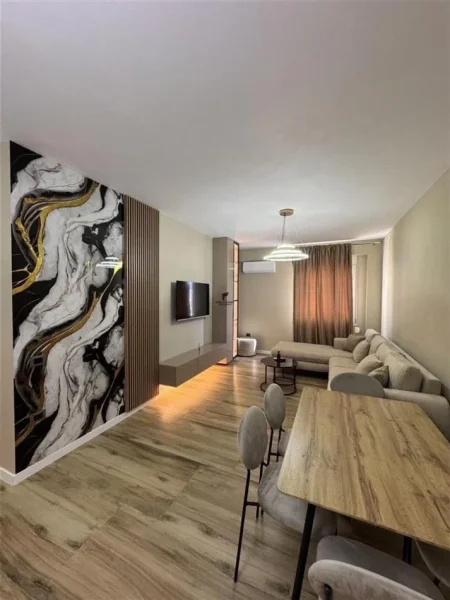 Tirane, jepet me qera apartament 1+1 Kati 7, 75 m² 600 € (21DHJETORI)