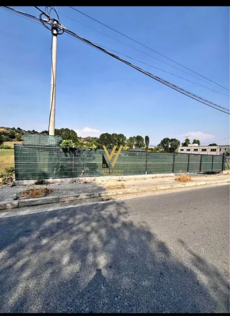 Tirane, jepet me qera toke , 2.150 m² (PRUSH)