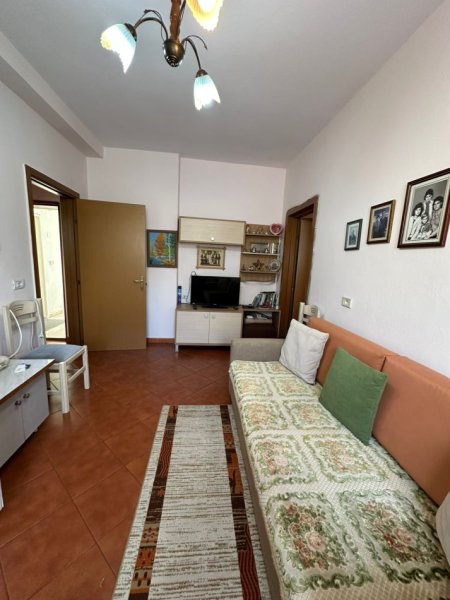 Tirane, jepet me qera apartament 1+1 Kati 5, 50 m² 400 € (Blv Bajram Curri -Lulishte Cajupi))