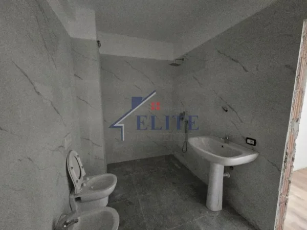 Tirane, shes apartament 1+1+Ballkon Kati 1, 84 m² 100.260 € (Color Splash Paskuqan)