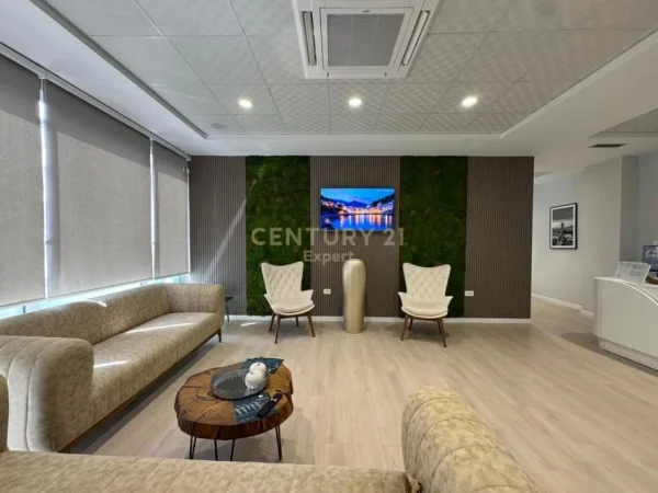 Tirane, jepet me qera ambjent biznesi Kati 2, 270 m² 6.000 € 