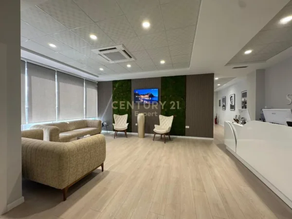 Tirane, jepet me qera ambjent biznesi Kati 2, 270 m² 6.000 € 