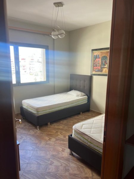Tirane, jepet me qera apartament 3+1+Ballkon Kati 4, 130 m² 900 € (Zogu i zi (prane rrethrotullimit))