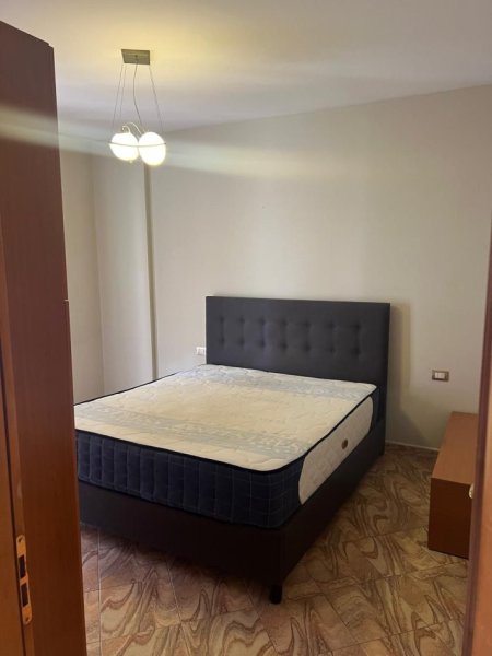Tirane, jepet me qera apartament 3+1+Ballkon Kati 4, 130 m² 900 € (Zogu i zi (prane rrethrotullimit))