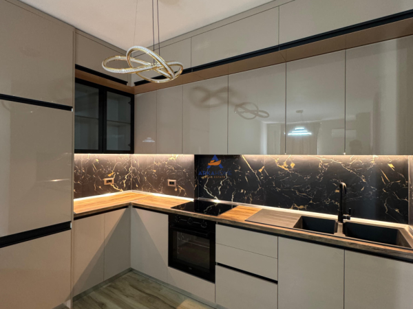 Tirane, jepet me qera apartament 1+1+Ballkon , 70 m² 600 € (KOMPLEKSI STAR, ISH PARKU I AUTOBUZAVE)