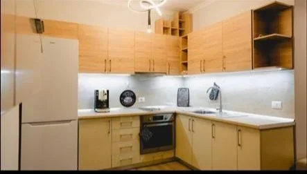 Tirane, jepet me qera apartament 2+1 Kati 3, 81 m² 1.200 € (BLLOK)