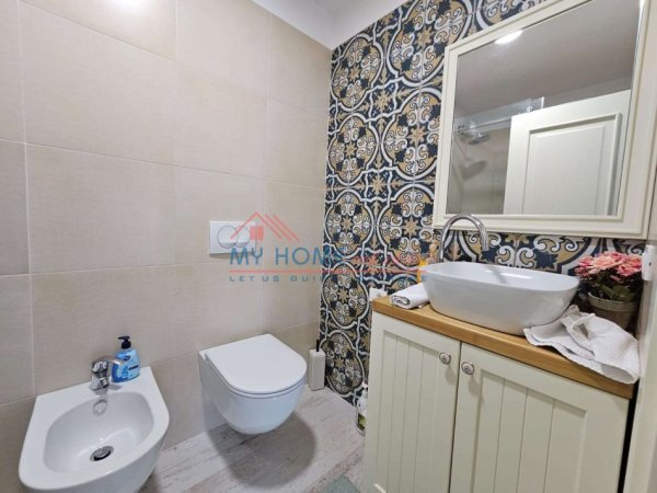 Tirane, jepet me qera apartament 2+1+Ballkon Kati 2, 126 m² 1.000 € (Kodra e Diellit 2)