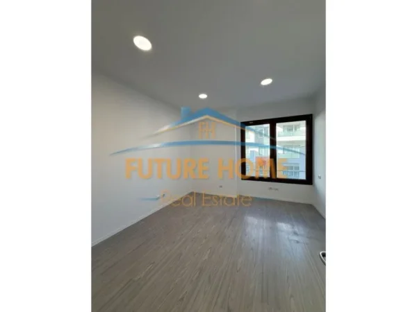 Tirane, jap me qera ambjent biznesi Kati 6, 187 m² 2.700 € (Bulevardi Gjergj Fishta)