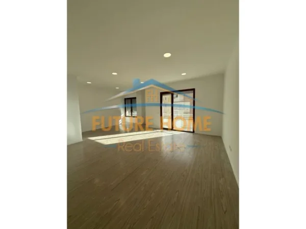 Tirane, jap me qera ambjent biznesi Kati 6, 187 m² 2.700 € (Bulevardi Gjergj Fishta)