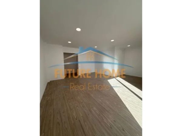 Tirane, jap me qera ambjent biznesi Kati 6, 187 m² 2.700 € (Bulevardi Gjergj Fishta)