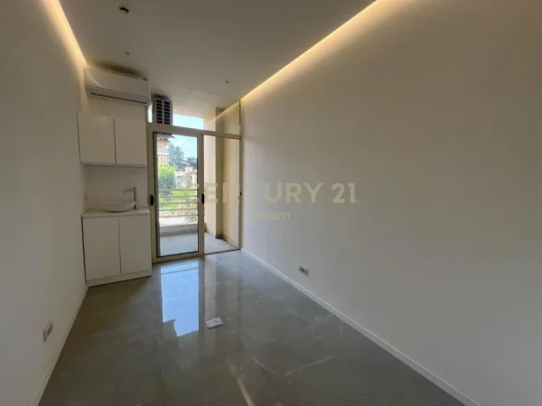 Tirane, shitet ambjent biznesi Kati 1, 133 m² 270.000 € (Neom119590)