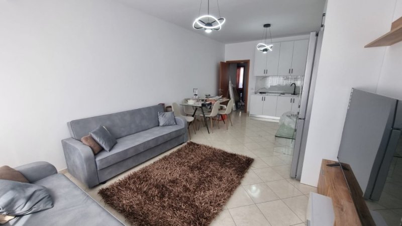 JEPET ME QIRA APARTAMENT 2+1+2 NE HYRJE TE ASTIRIT, 600 €uro