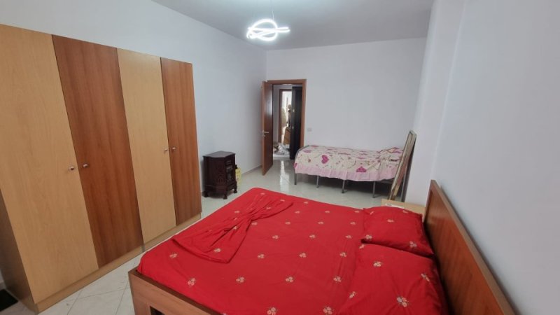 JEPET ME QIRA APARTAMENT 2+1+2 NE HYRJE TE ASTIRIT, 600 €uro