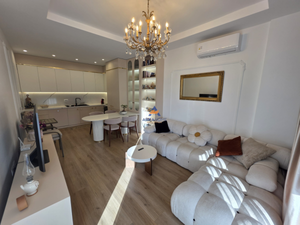 Tirane, jepet me qera apartament 1+1+Ballkon Kati 6, 60 m² 750 € (RRUGA XHANFIZE KEKO, PORCELAN)