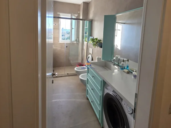 Tirane, jepet me qera apartament 1+1+Ballkon Kati 6, 60 m² 750 € (RRUGA XHANFIZE KEKO, PORCELAN)