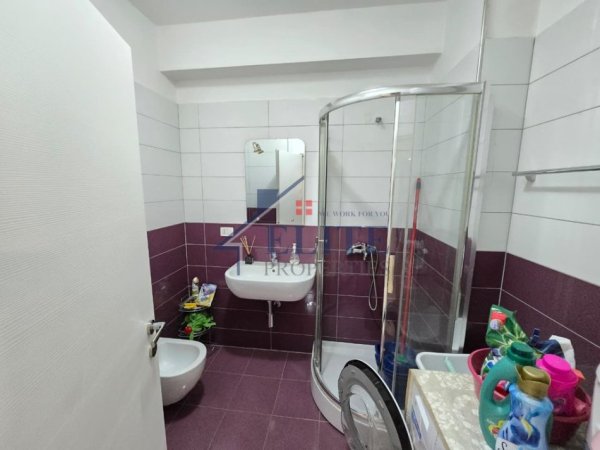 Tirane, jepet me qera apartament 2+1+Ballkon Kati 2, 110 m² 1.100 € (Prane Gjimnazit Partizani)