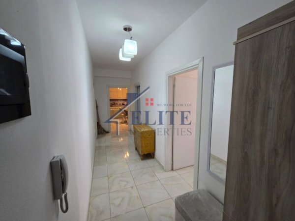 Tirane, jepet me qera apartament 2+1+Ballkon Kati 2, 110 m² 1.100 € (Prane Gjimnazit Partizani)