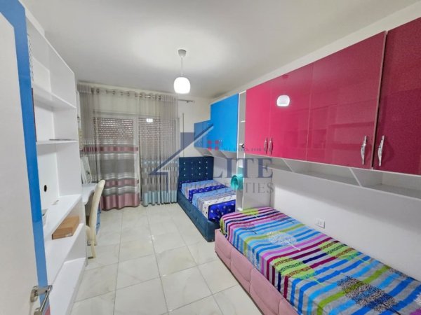 Tirane, jepet me qera apartament 2+1+Ballkon Kati 2, 110 m² 1.100 € (Prane Gjimnazit Partizani)