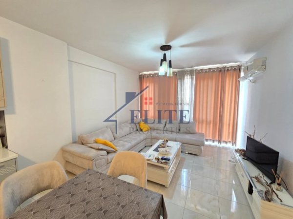 Tirane, jepet me qera apartament 2+1+Ballkon Kati 2, 110 m² 1.100 € (Prane Gjimnazit Partizani)