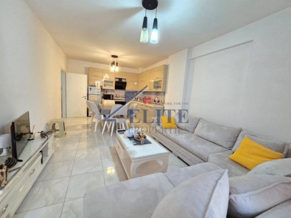 Tirane, jepet me qera apartament 2+1+Ballkon Kati 2, 110 m² 1.100 € (Prane Gjimnazit Partizani)