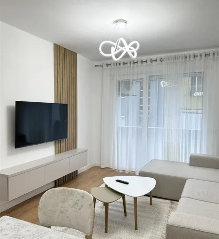 Tirane, jepet me qera apartament 2+1+Ballkon Kati 1, 100 m² 650 € (QSUT)