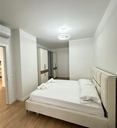 Tirane, jepet me qera apartament 2+1+Ballkon Kati 1, 100 m² 650 € (QSUT)