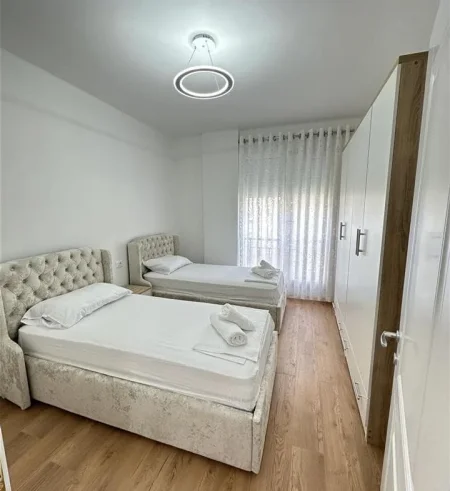 Tirane, jepet me qera apartament 2+1+Ballkon Kati 1, 100 m² 650 € (QSUT)