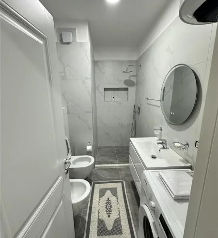 Tirane, jepet me qera apartament 2+1+Ballkon Kati 1, 100 m² 650 € (QSUT)