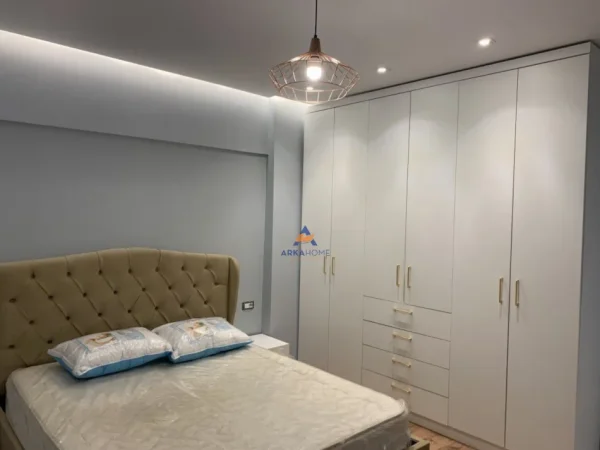 Tirane, jepet me qera apartament 2+1+Ballkon Kati 3, 70 m² 700 € (PRANE MARKET VIVA, DON BOSKO)