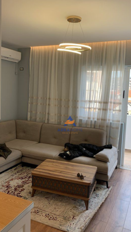 Tirane, jepet me qera apartament 2+1+Ballkon Kati 3, 70 m² 700 € (PRANE MARKET VIVA, DON BOSKO)