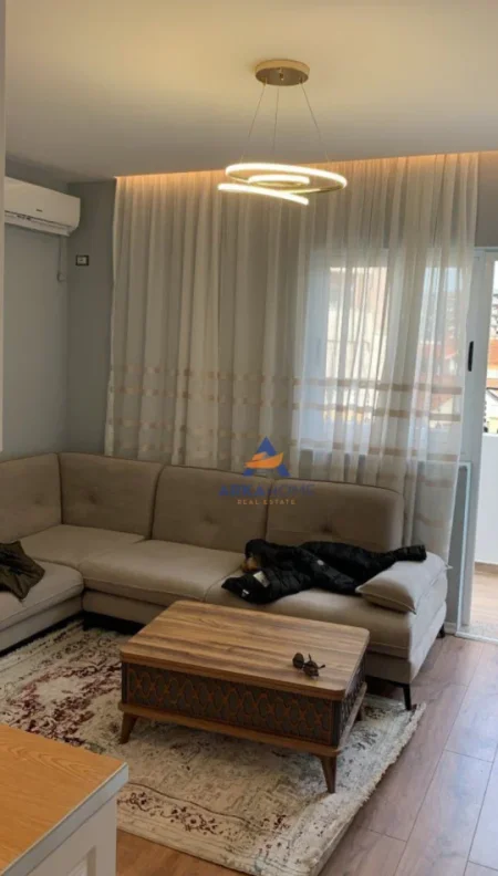 Tirane, jepet me qera apartament 2+1+Ballkon Kati 3, 70 m² 700 € (PRANE MARKET VIVA, DON BOSKO)