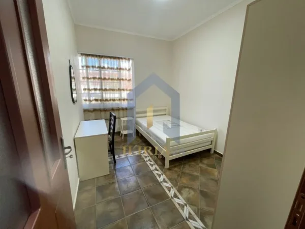 Tirane, jepet me qera apartament Kati 0, 120 m² 200 €