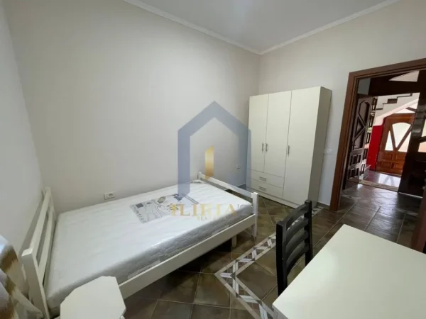 Tirane, jepet me qera apartament Kati 0, 120 m² 200 €