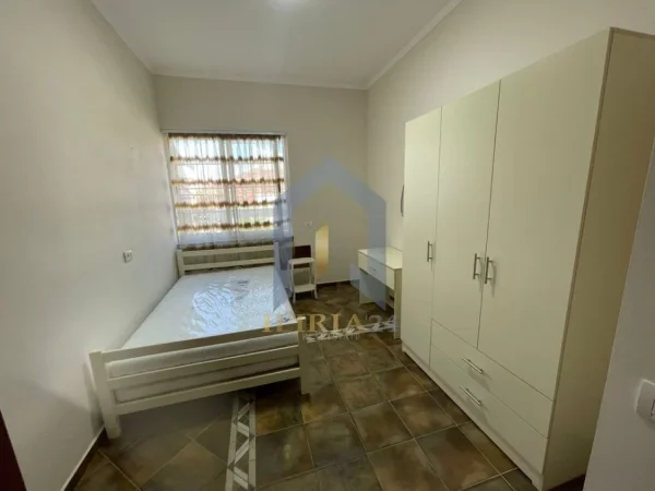 Tirane, jepet me qera apartament Kati 0, 120 m² 200 €