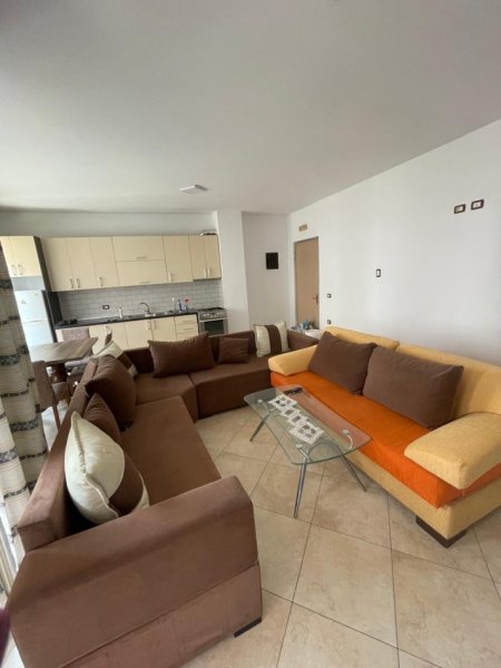 Tirane, jepet me qera apartament 3+1 Kati 2, 133 m² 450 € (Fresk)